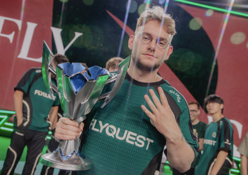 Inspired nhận giải thưởng tuyển thủ xuất sắc nhất Bắc Mỹ