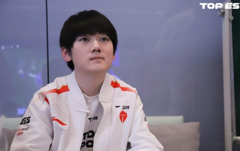 JackeyLove thi đấu xuất sắc trước Invictus Gaming