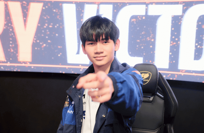 HongQ trong màu áo CFO thi đấu tại CKTG