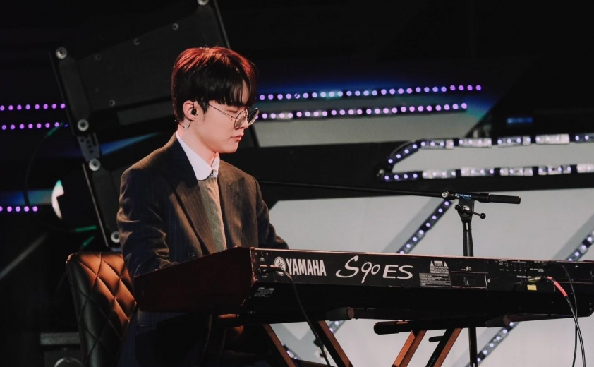 Faker thực sự có thể trở thành… nhạc sĩ nếu giải nghệ LMHT 749130 Faker chơi piano tại sự kiện fanmeeting