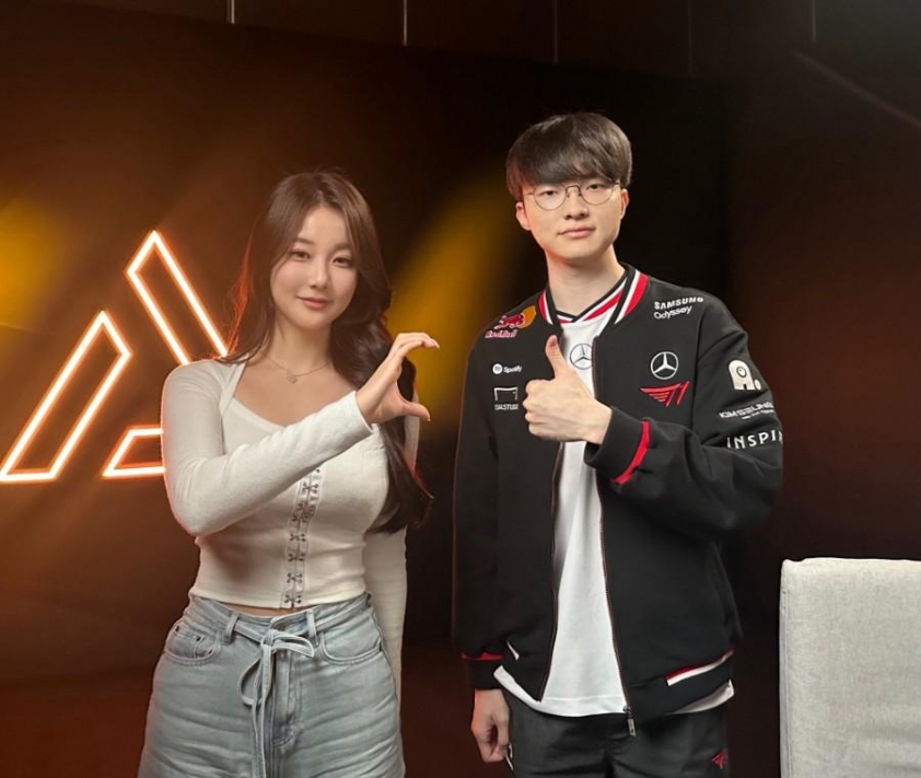 BLV Kitty tạo hiệu ứng thú vị trước Chung kết CKTG