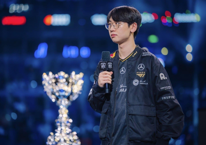 Tuyển thủ T1 ăn mừng chức vô địch CKTG 2025