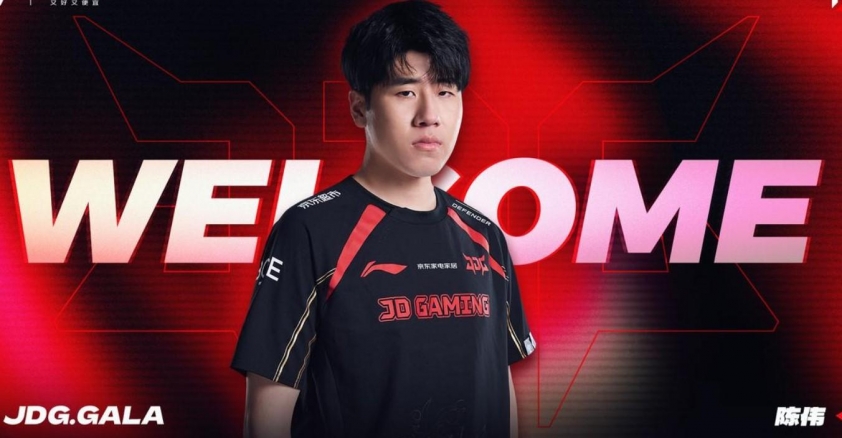 Xiaoxu trong màu áo JDG